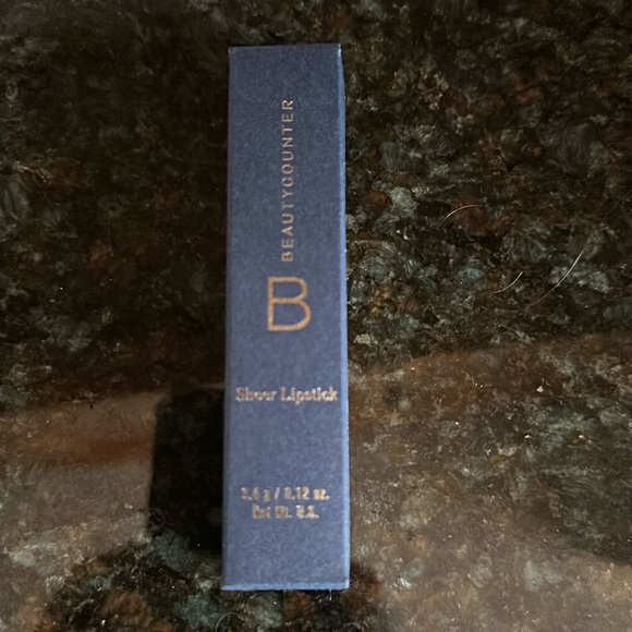 NWT Beautycounter Sheer Lipstick in Plum - Picture 2 of 3